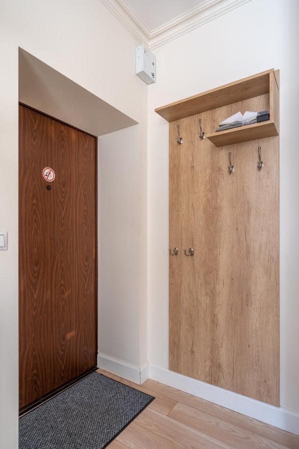 Stylish Studio Close To City Center, Cafes & Parks & Local Dining Riga Luaran gambar